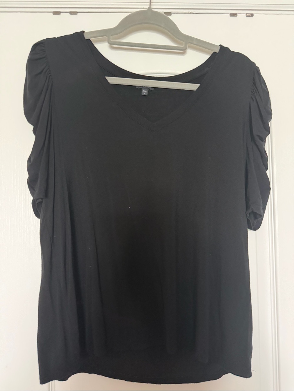 Women's Express Black V-Neck Ruched Sleeve Top